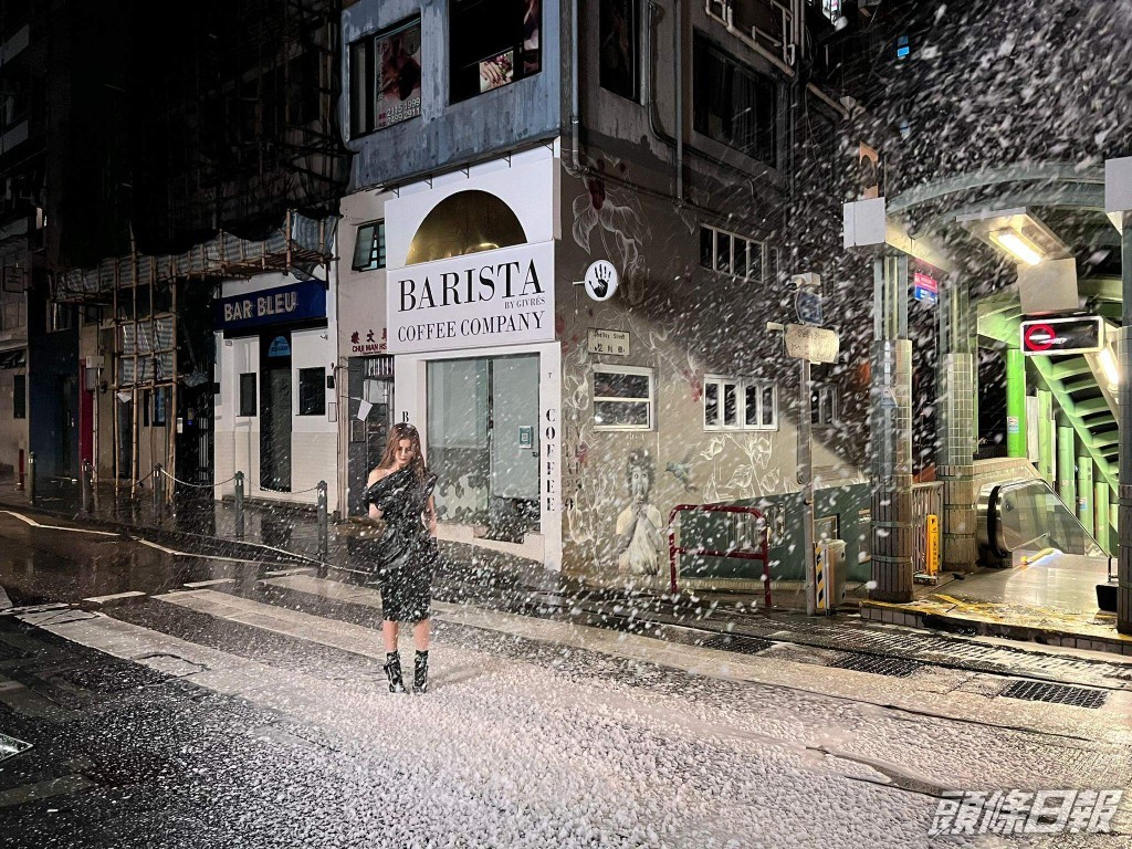 落雪場景遇上下大雨,令拍攝進度受阻。